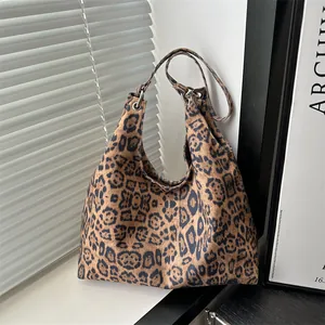 Vintage Leopardenmuster Samt Tragetasche Für Damen Große Kapazität Hobo Schultertasche Mit Magnetverschluss Lässige Handtasche
