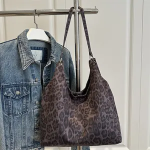 Stylische große Leoparden-Tragetasche mit Metallringen für den täglichen Gebrauch