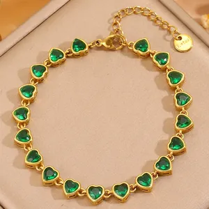 Elegantes 18k vergoldetes Edelstahl-Herzarmband mit grünen Smaragden und Verlängerungskette