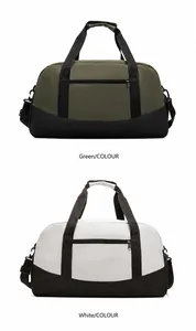 Detail van grote nylon reistassen in groen en grijs met versterkte handvatten en ritsen