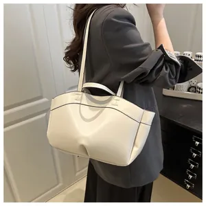Close-up of the wavy edge and black oil edge detail on a white leather tote bag