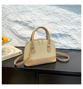 Detail of retro straw shell bag with smooth PU trim and gold dual zipper closure