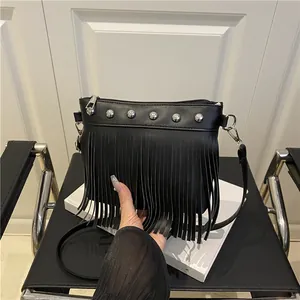 Borsa a Tracolla da Donna in Pelle Sintetica con Frange e Nappe con Borchie in Metallo Argento Borsa a Secchiello Bohemian