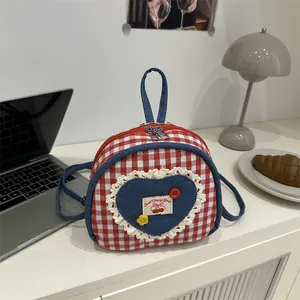 Mini sac à dos à carreaux rouges avec cœur en denim et patch cerise de mode