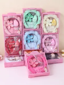 Set fascia in spugna morbida e clip floreale in elegante confezione regalo rosa