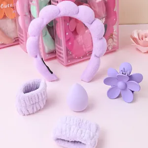 Set fascia spa viola con polsini, spugnetta trucco e molletta per capelli a fiore