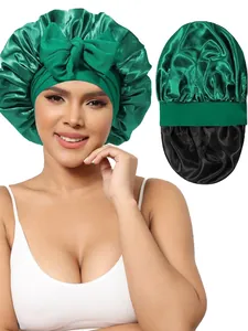 Détails du bonnet de nuit en satin vert émeraude avec nœud et doublure noire réversible