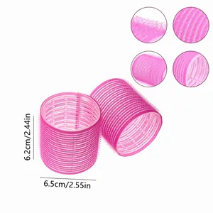 Vista macro del bigodino rosa da 6,5cm con ganci in nylon e dettagli del telaio in plastica