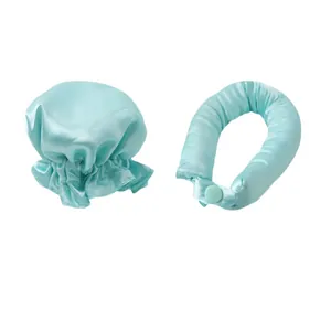Dettaglio del set bigodini senza calore in raso azzurro con elastico abbinato