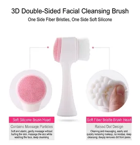 Détail de la brosse nettoyante visage double face avec fibres douces et picots silicone