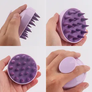 Brosse de massage cuir chevelu en silicone violet avec poignée pour le lavage des cheveux