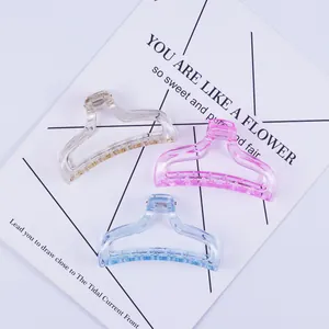 Three-piece set of transparent acrylic hair claws in clear, pink, and blue pastel tones