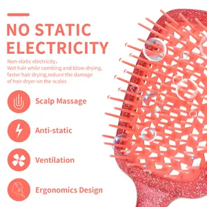 Dettaglio della spazzola per capelli ventilata rosa corallo con design a nido d'ape antistatico