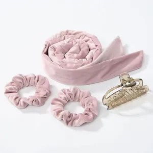 Kit de bouclage sans chaleur en velours rose avec deux chouchous et une pince à griffes