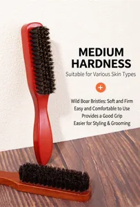 Detalle de cerdas de jabalí y mango de madera maciza para peinado profesional de cabello