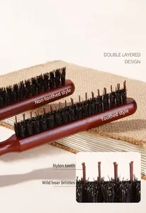 Detalle de cepillos de madera con cerdas de jabalí y púas de nailon sobre un libro