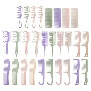 Umweltfreundliches Haarkamm-Set aus Weizenstroh mit grobzinkigen und Stielkämmen in Pastell
