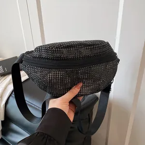 Modische schwarze Strass-Gürteltasche mit Kette und glänzender Diamantstruktur für Damen