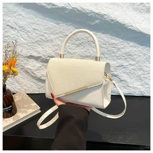 Sac à Bandoulière Minimaliste en Cuir PU pour Femmes 2025 Été Nouveau Sac à Main Asymétrique Avec Barre Métallique Pour le Quotidien