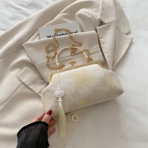 Vintage Chinese Style Floral Embroidery Kiss Lock Handbag Elegant Wedding Party Evening Bag With Chain And Tassel