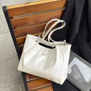 Sac Fourre-tout en Cuir PU Minimaliste pour Femme Grande Capacité Sac à Bandoulière Plissé Rouge Blanc Argent Noir Mariage Mariée