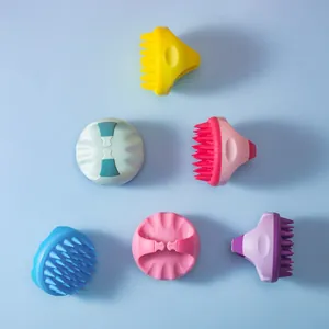 Brosses de massage du cuir chevelu en silicone en six couleurs avec poignées ergonomiques