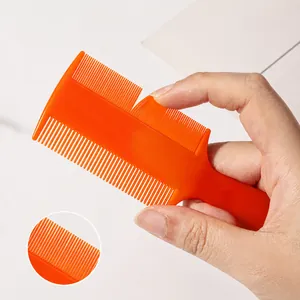 Peigne orange à double face avec dents fines flexibles pour le nettoyage du cuir chevelu