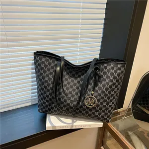 Stylish large tote bag with M letter print and gold pendant for women's daily commute
