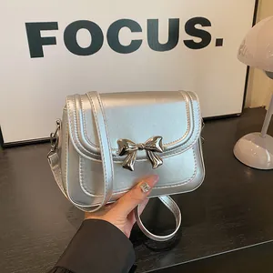 Borsa a Tracolla Quadrata con Fiocco da Donna in Pelle PU Piccola Borsa a Spalla con Patta Tinta Unita Messenger alla Moda Quotidiana