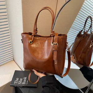 Sac Seau en Cuir PU Rétro pour Femmes Urbain Simple Sac à Main de Navetteur Avec Poignée à Nœud Matériel Doré Bandoulière Réglable