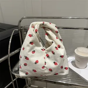 Sac Fourre-tout en Velours Côtelé pour Femmes Imprimé Fraise Style Japonais Poignée à Nœud Sac à Main Étudiant Sac à Bandoulière Décontracté Grande Capacité