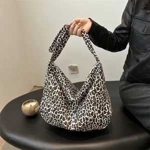 Women Large Capacity Leopard Print Canvas Tote Bag Casual Hobo Shoulder Bag With Zipper Fashion Animal Pattern Travel Shopper Bag