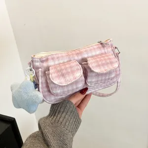 Sac à Épaule Femme Doux à Carreaux en Velours Côtelé Style Preppy Sac Bandoulière Avec Deux Poches Avant Et Pendentif Étoile Petit Sac Carré