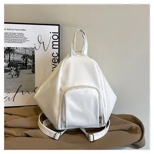 Sac à dos géométrique blanc en cuir PU avec surface facettée unique et poignée supérieure