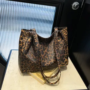 Women Leopard Print PU Leather Tote Bag Large Capacity Shoulder Handbag Vintage Urban Commute Streetwear Shopping Bag