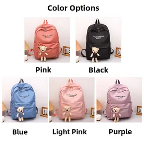 Vue détaillée de cinq sacs à dos minimalistes en nylon rose bleu et noir avec oursons