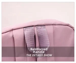 Détail de la poignée en tissu violet renforcé et des coutures durables du sac à dos