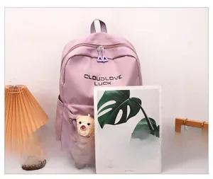 Détails du sac à dos scolaire lavande avec ours en peluche et poches de rangement