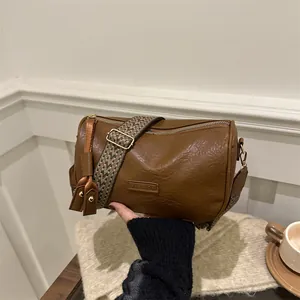Women's Vintage PU Leather Pillow Bag Korean Style Trendy Shoulder Bag With Wide Geometric Woven Strap Leisure Crossbody Bag