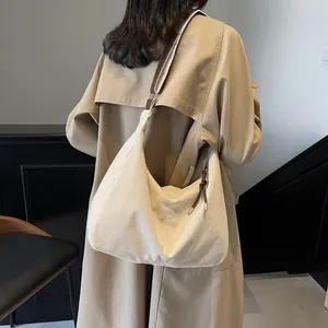 Minimalist large-capacity hobo shoulder bag in cream and brown contrast colors