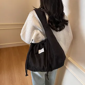 Sac fourre-tout minimaliste en velours côtelé noir avec bandoulière grande capacité