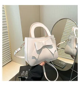 Elegante borsa a mano in pelle PU bianco crema con grande fiocco e tracolla regolabile