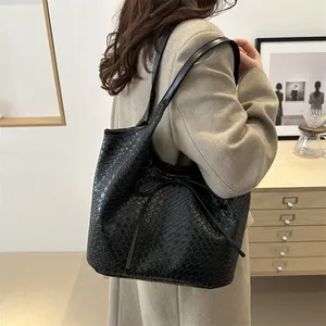 Sac cabas noir en cuir tressé avec nœud décoratif et grande capacité pour l'épaule
