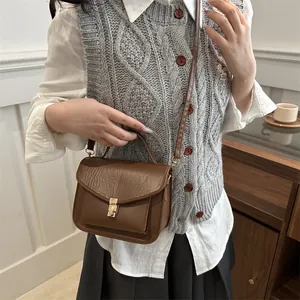 Retro braune Leder-Umhängetasche mit goldener Metallschnalle und Griff für Damen