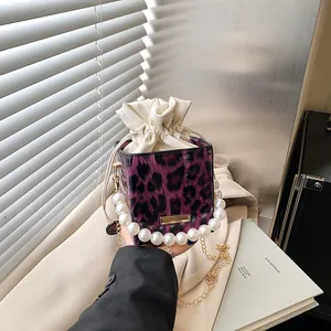 Fashion Leopard Print Bucket Bag For Women Luxury Artificial Pearl Handle Faux Leather Drawstring Shoulder Bag With Metal Chain Strap Box Shape Handbag
