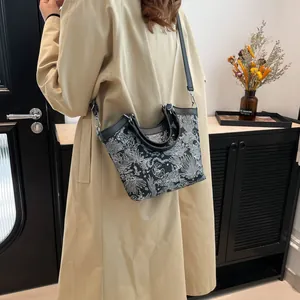 New Chinese-style silk bucket bag featuring floral embroidery and leather handles