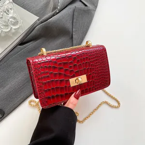 Fashionable red crocodile pattern patent leather box bag with gold chain strap