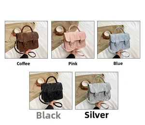 Collage schicker Vintage Umhängetaschen in fünf Farben mit silbernen Schnallen