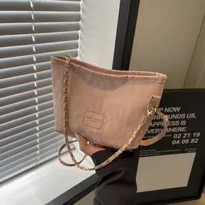 Sac Seau Décontracté en Cuir PU pour Femmes Avec Chaîne Dorée Mode Texture Plissée Sac Bandoulière pour Voyage Quotidien