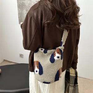 Sac seau minimaliste en polaire beige avec motifs de chiens bleus et bandoulière